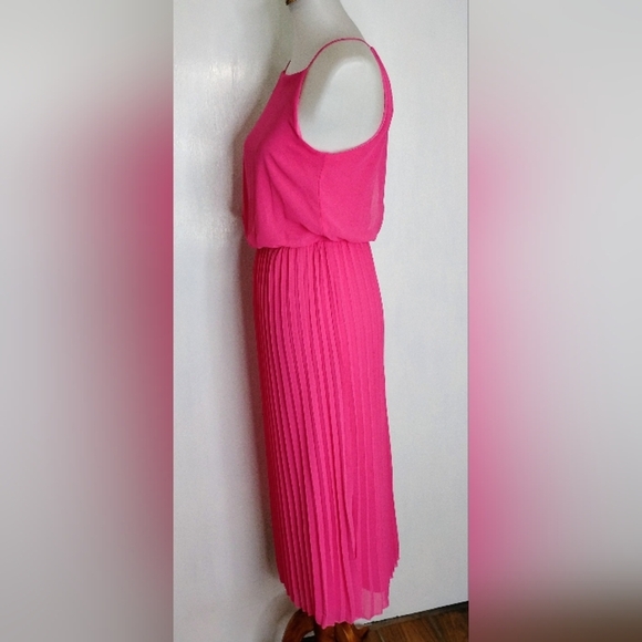 HOT PINK PLEATED CHIFFON DRESS - Picture 6 of 9